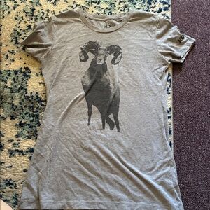KUIU Gray T-Shirt with Ram Design